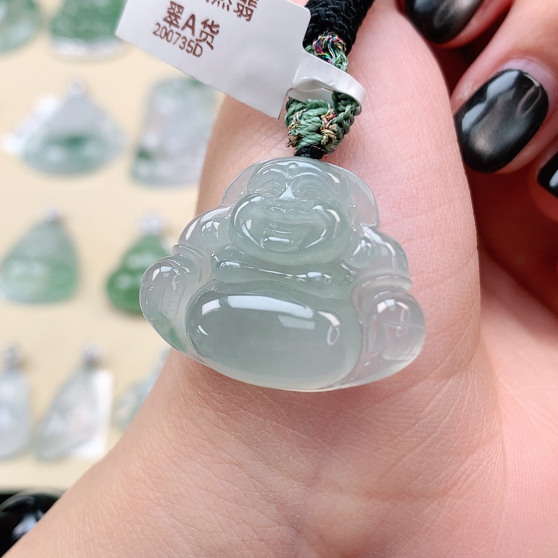 翡翠未镶嵌颈饰佛公