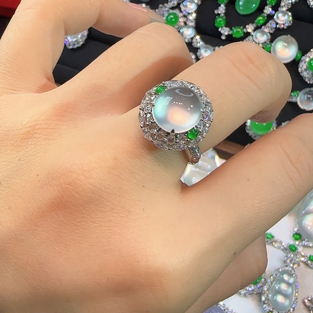 翡翠18K金镶嵌戒指