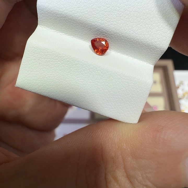 墨***羽蓝宝石裸石天然蓝宝石