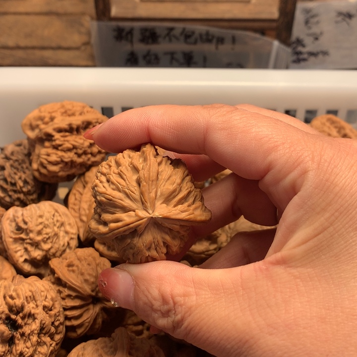 ****人文玩核桃吊坠白狮子……