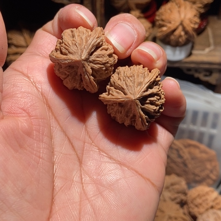 褚***壮核桃盘山三棱尺寸27马虎对