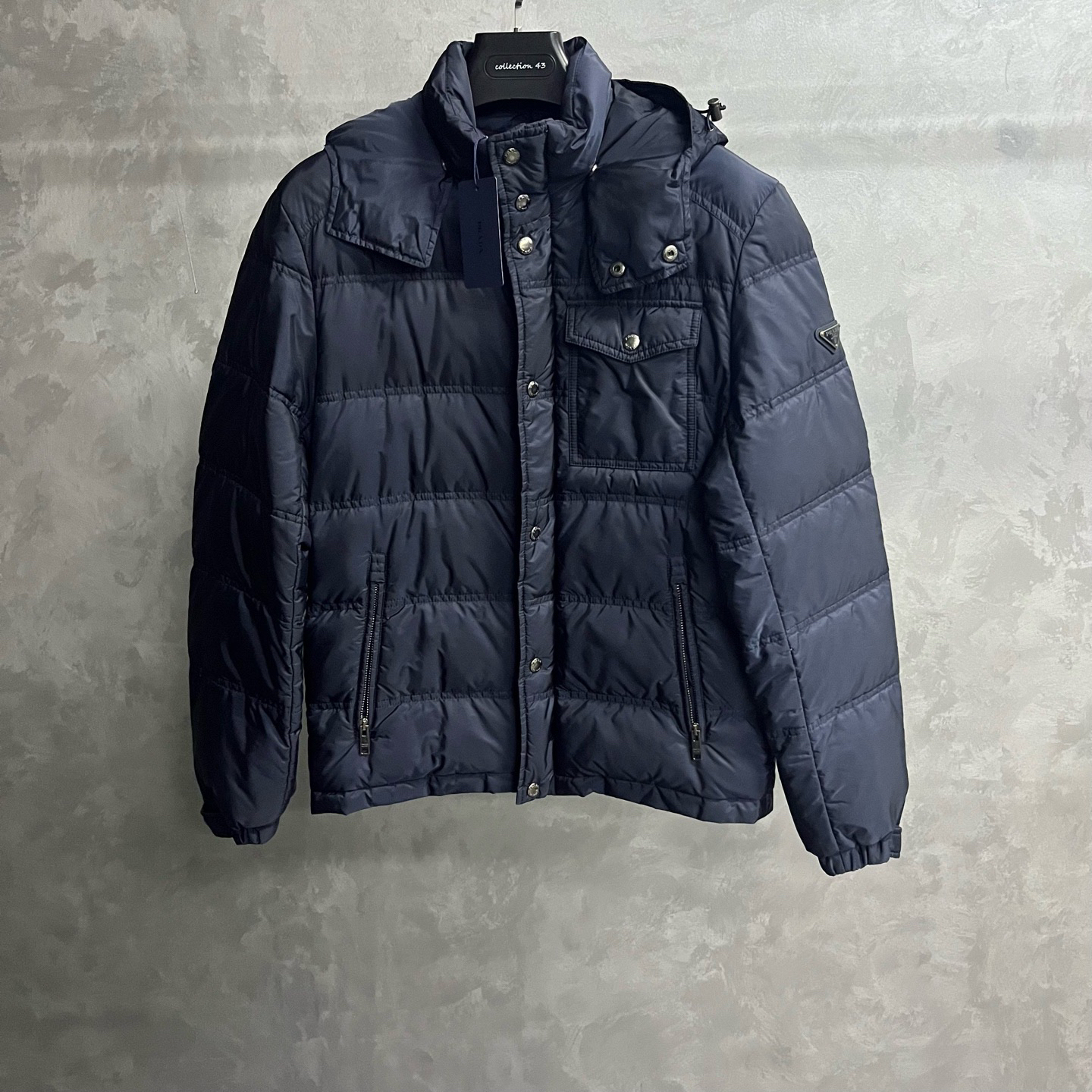 99新 Prada/普拉达 深蓝色徽标单排扣休闲连帽长袖羽绒服/48