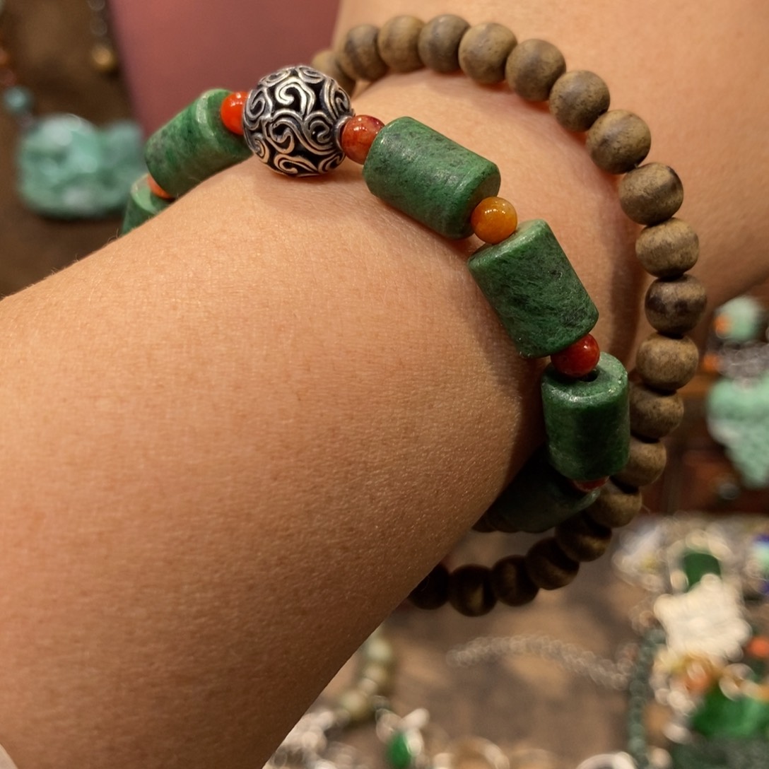 翡翠吊坠(赠链)未镶嵌