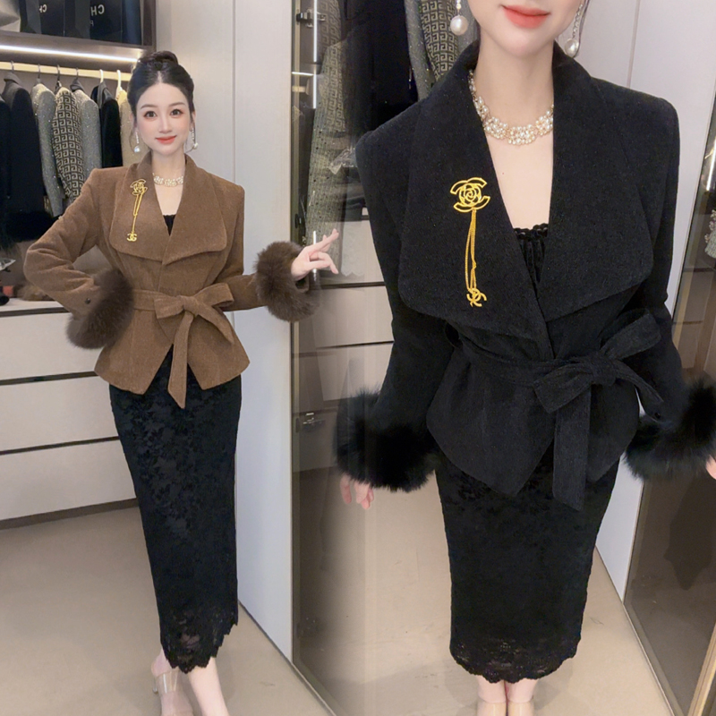 【小茵家】冬款填充羽绒短款绒面系带翻领狐狸毛百搭收腰显瘦外套