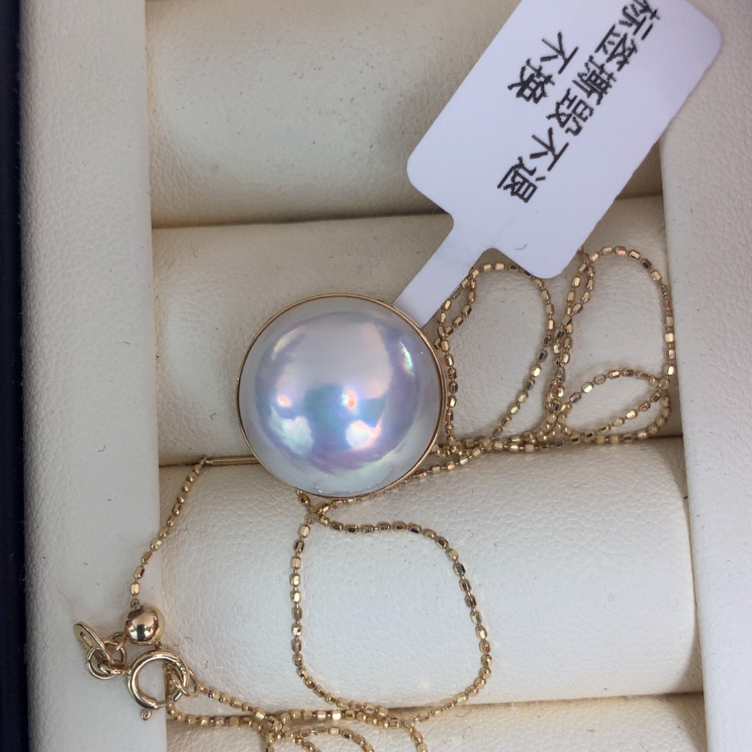 拼合珍珠（马贝珠）颈饰18K金镶嵌