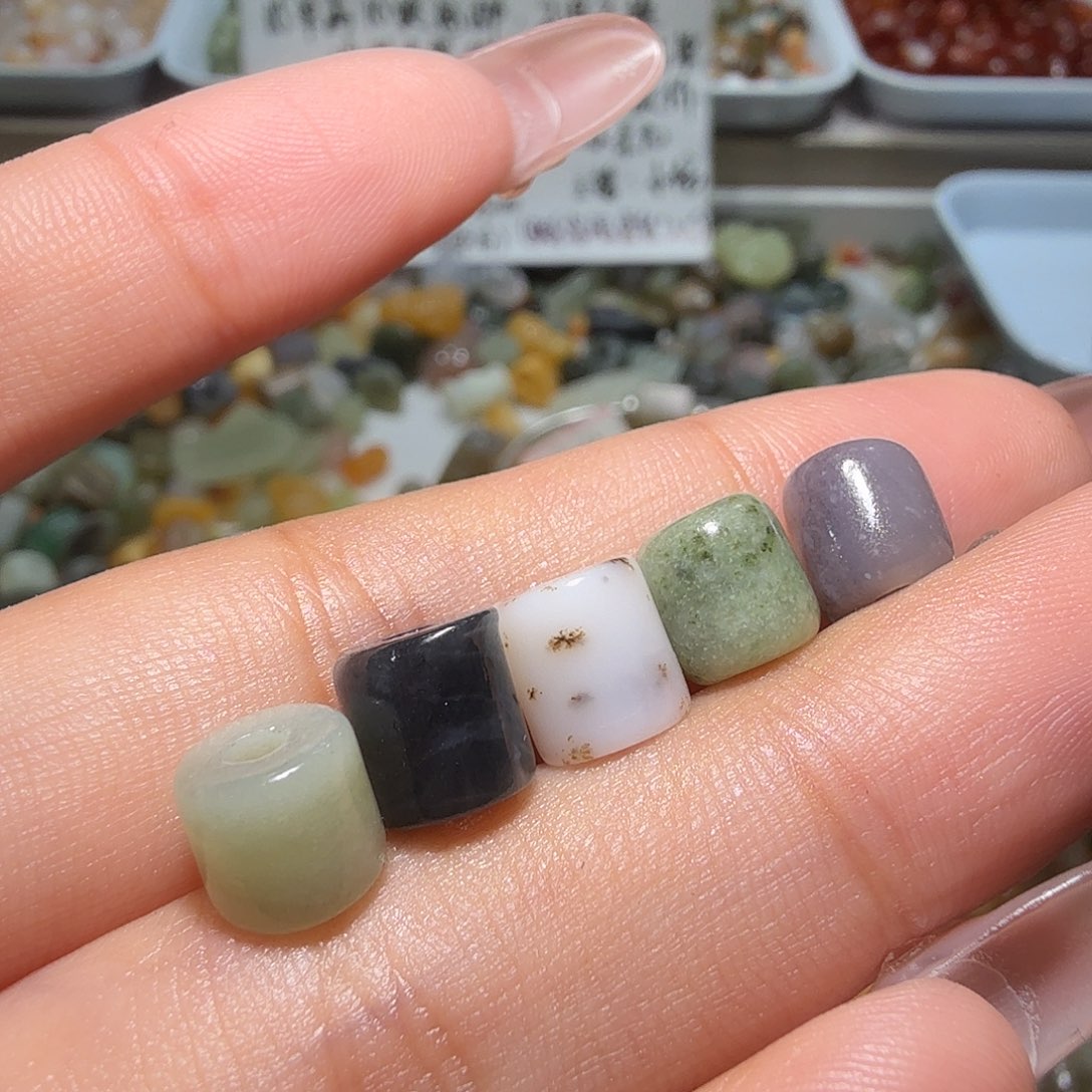 和田玉未镶嵌珠宝奇石