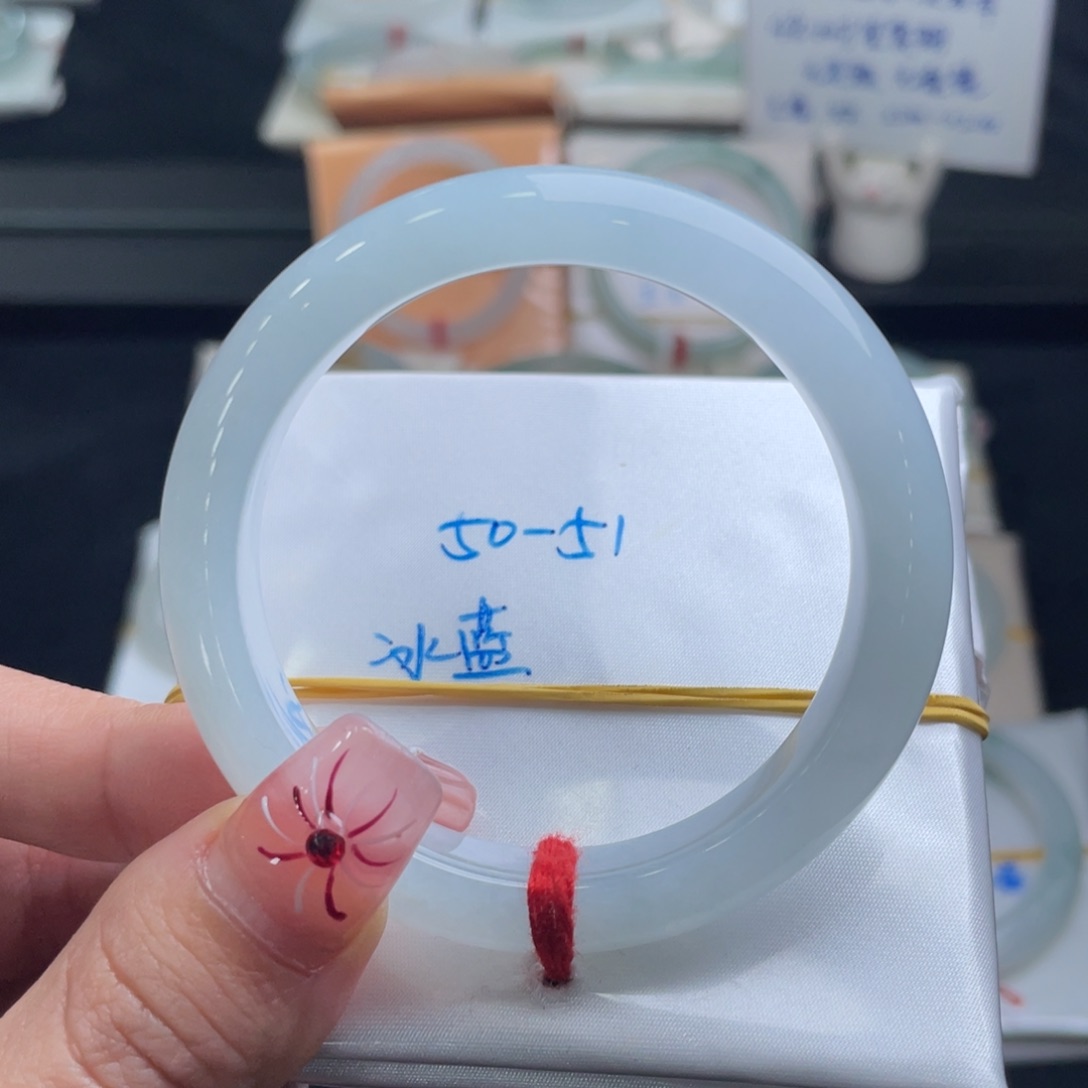 翡翠手镯未镶嵌翡翠手镯