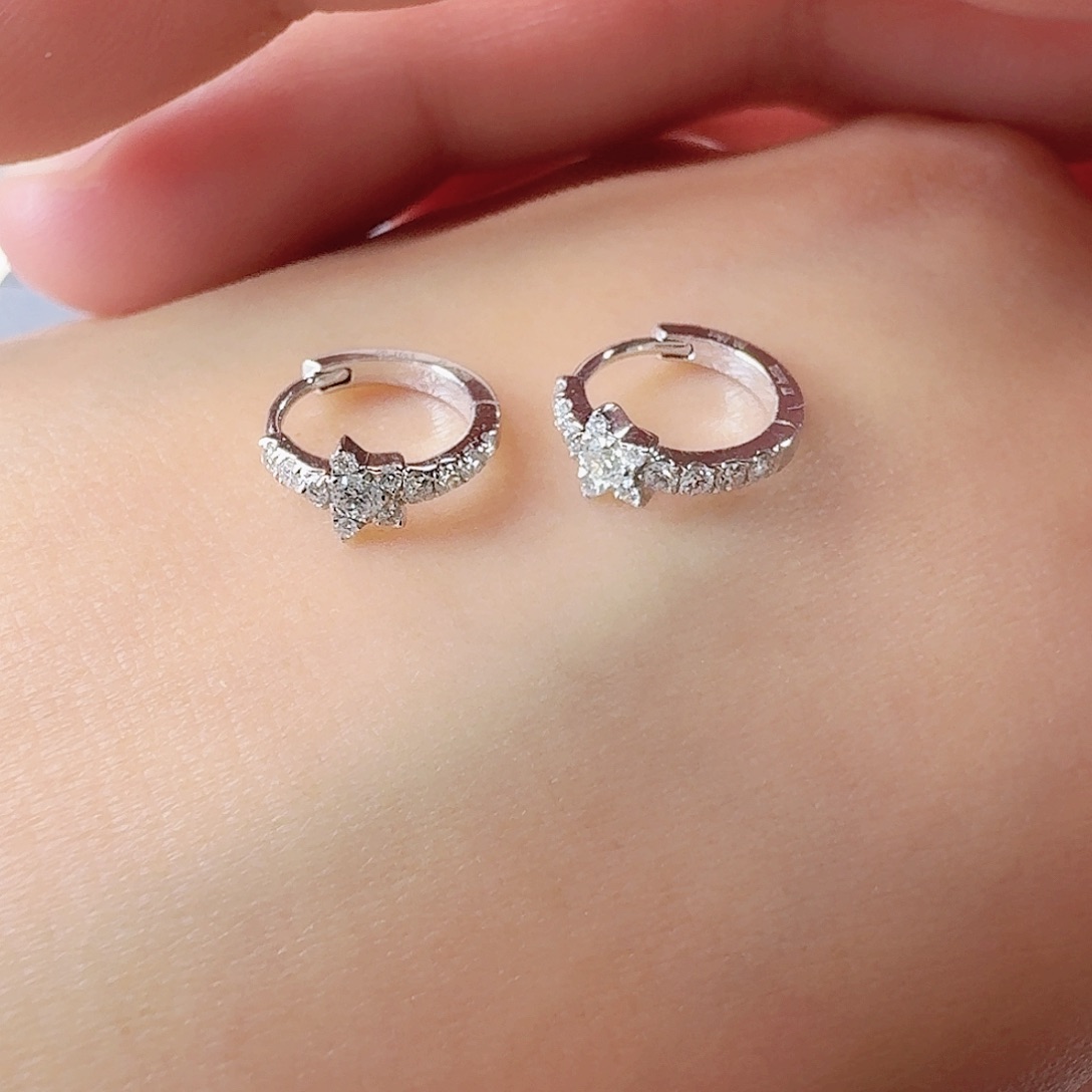 18K金镶嵌耳饰钻石8mm星星32分耳环一对