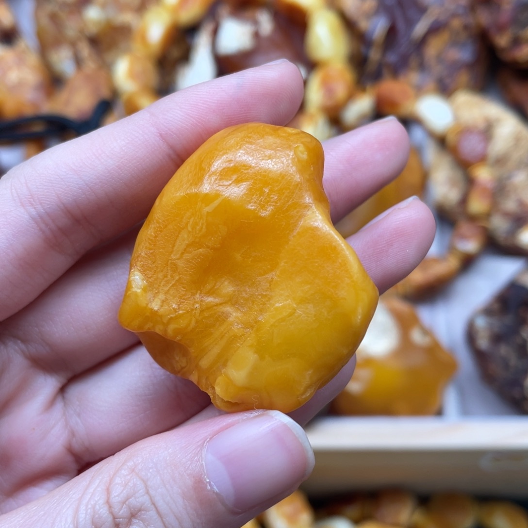 琥珀珠宝奇石未镶嵌