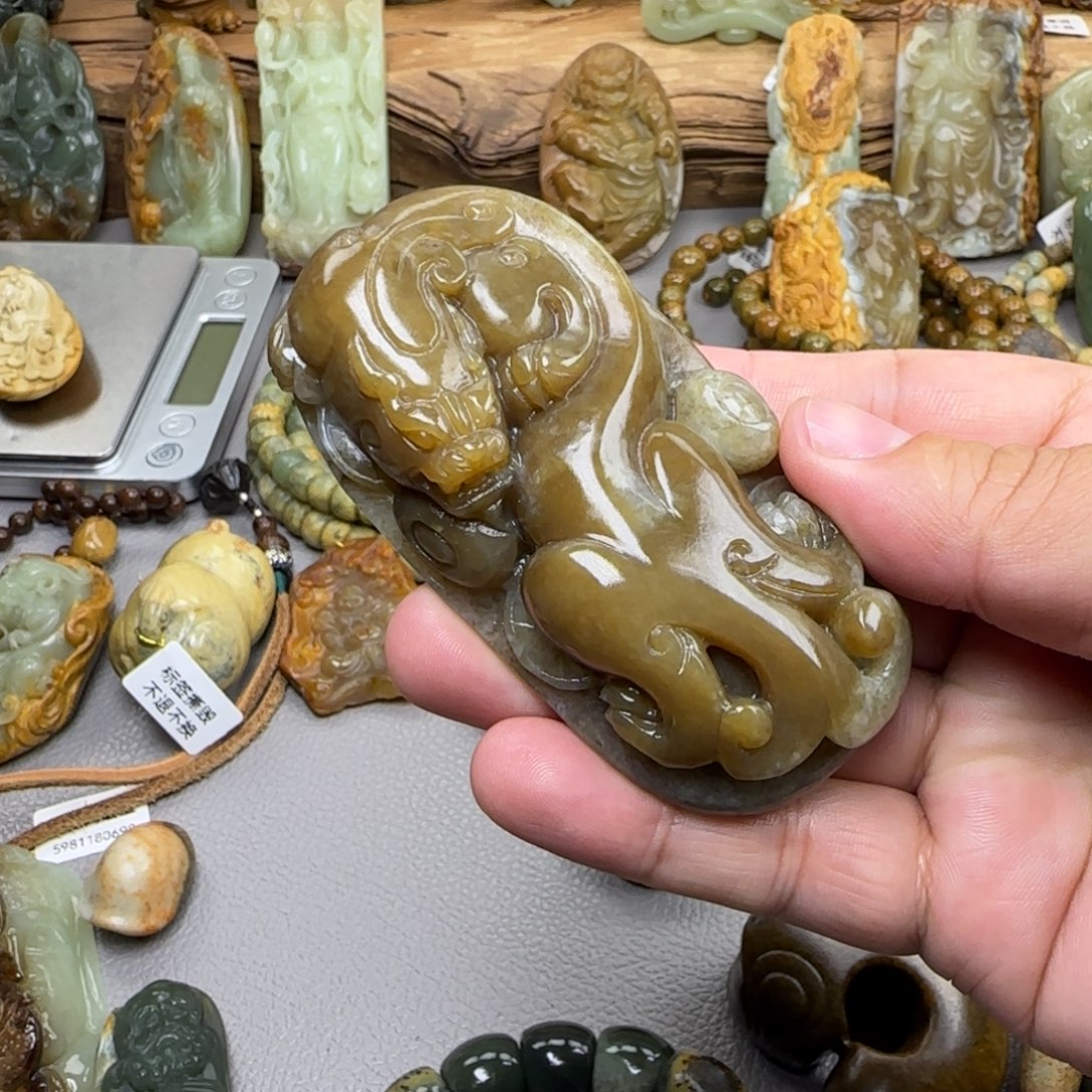 岫岩老玉（透闪石质玉）未镶嵌珠宝奇石