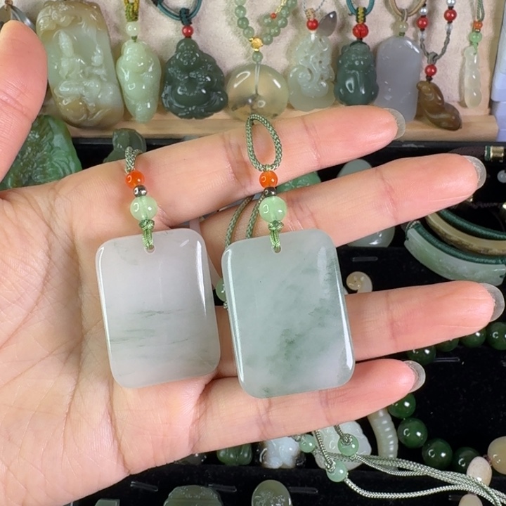 透闪石质玉未镶嵌颈饰