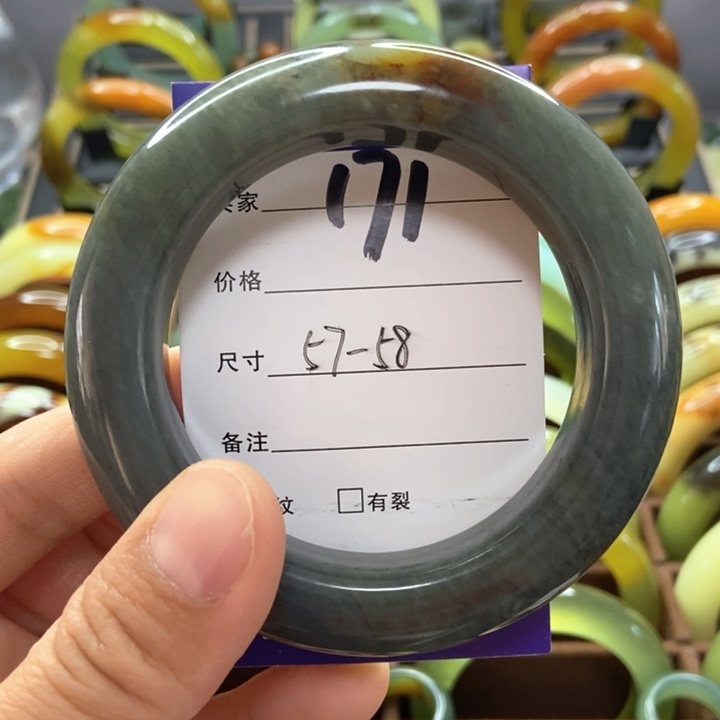 蛇纹石玉手镯未镶嵌