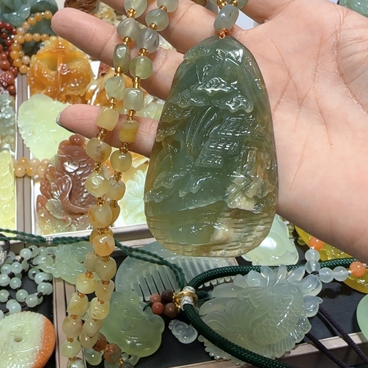 未镶嵌蛇纹石玉吊坠