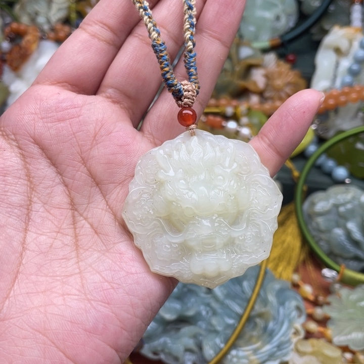 蛇纹石玉吊坠合金