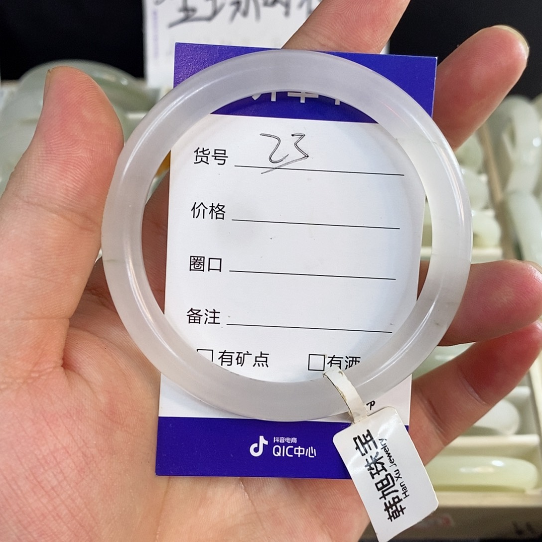 未镶嵌手镯石英质玉