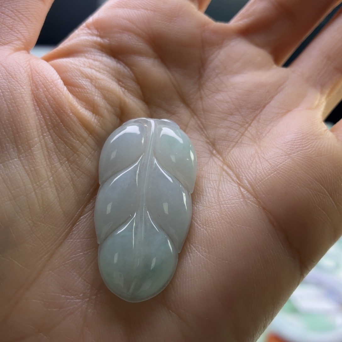 翡翠未镶嵌颈饰叶子