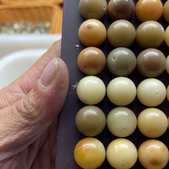 白玉菩提吊坠瑕疵15多宝圆珠30