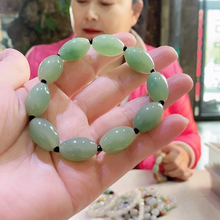 密玉（石英质玉）颈饰未镶嵌