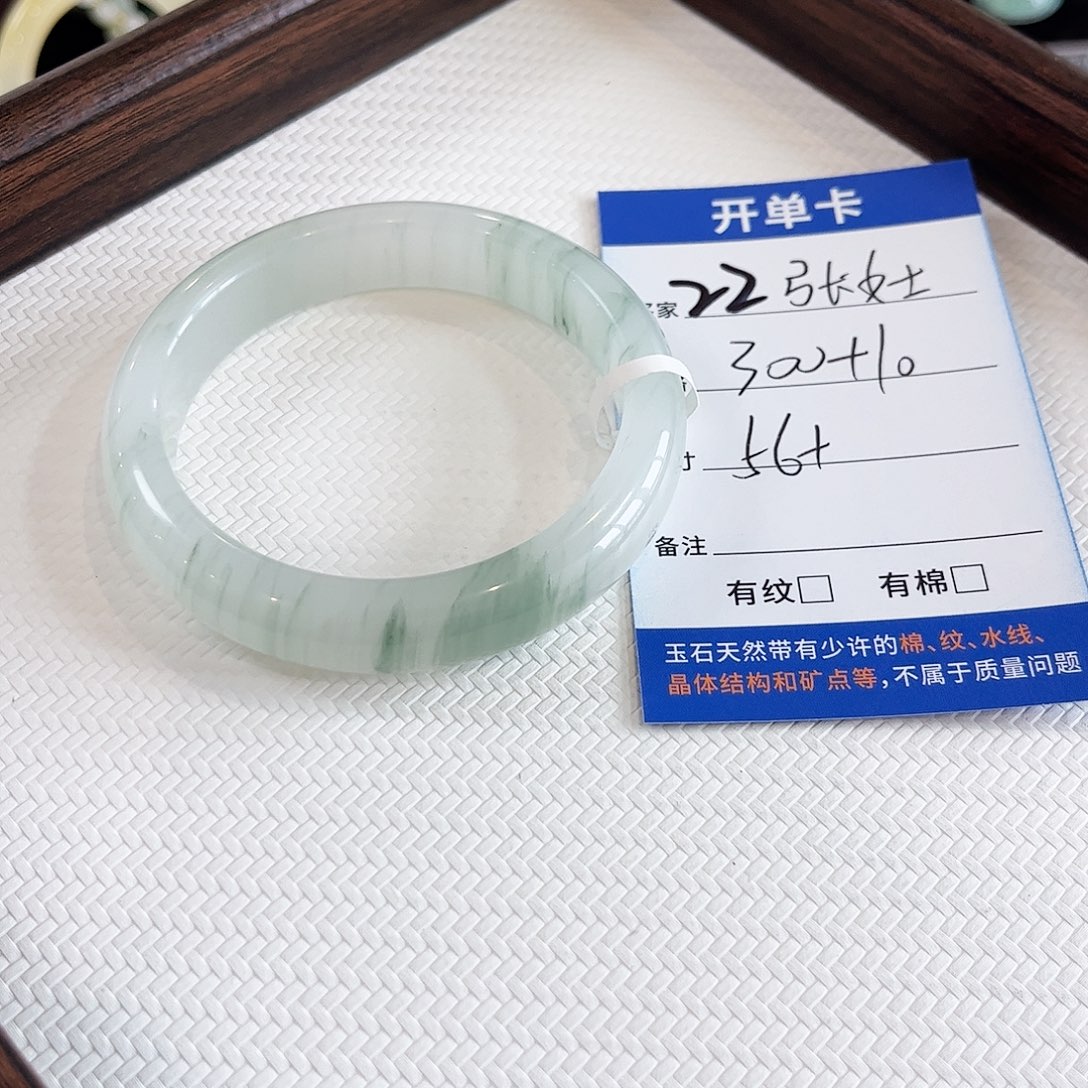 钞***士石英质玉未镶嵌手镯