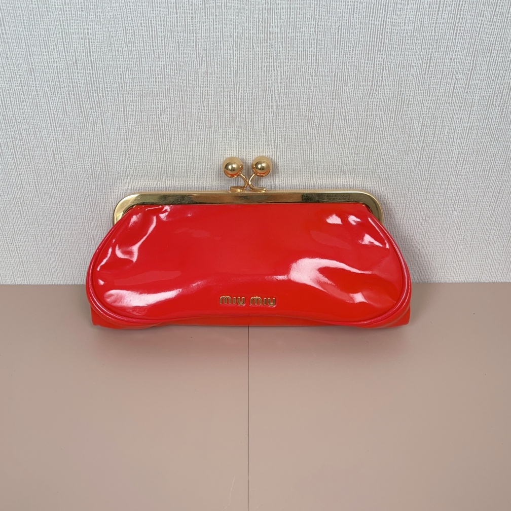 95新 MIU MIU/缪缪 缪缪漆皮夹子手拿包cj6692
