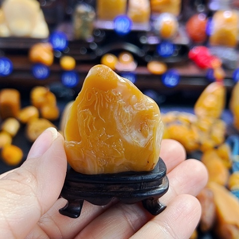 田黄石月***影田黄石摆件