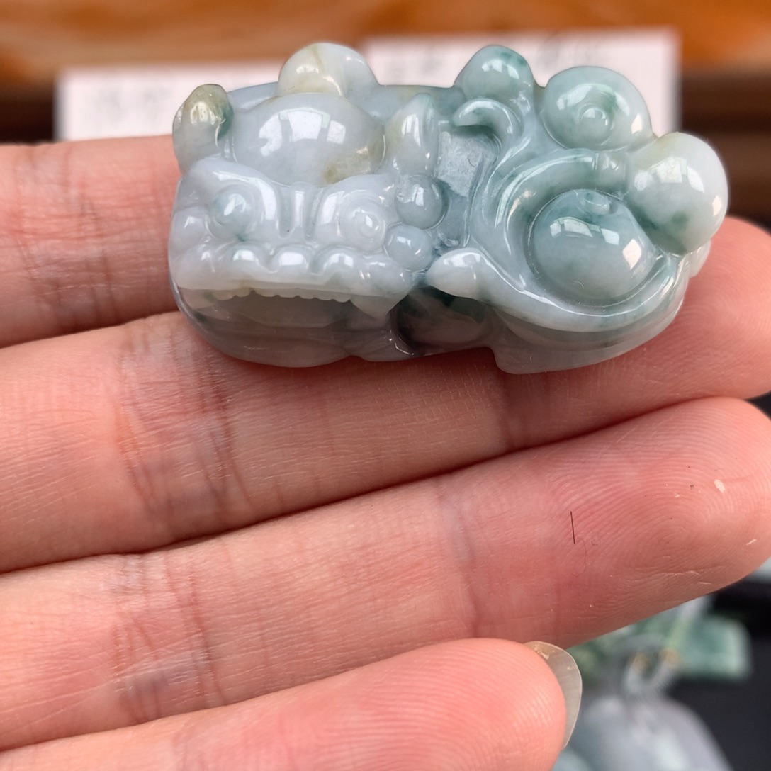 翡翠未镶嵌颈饰福利貔貅