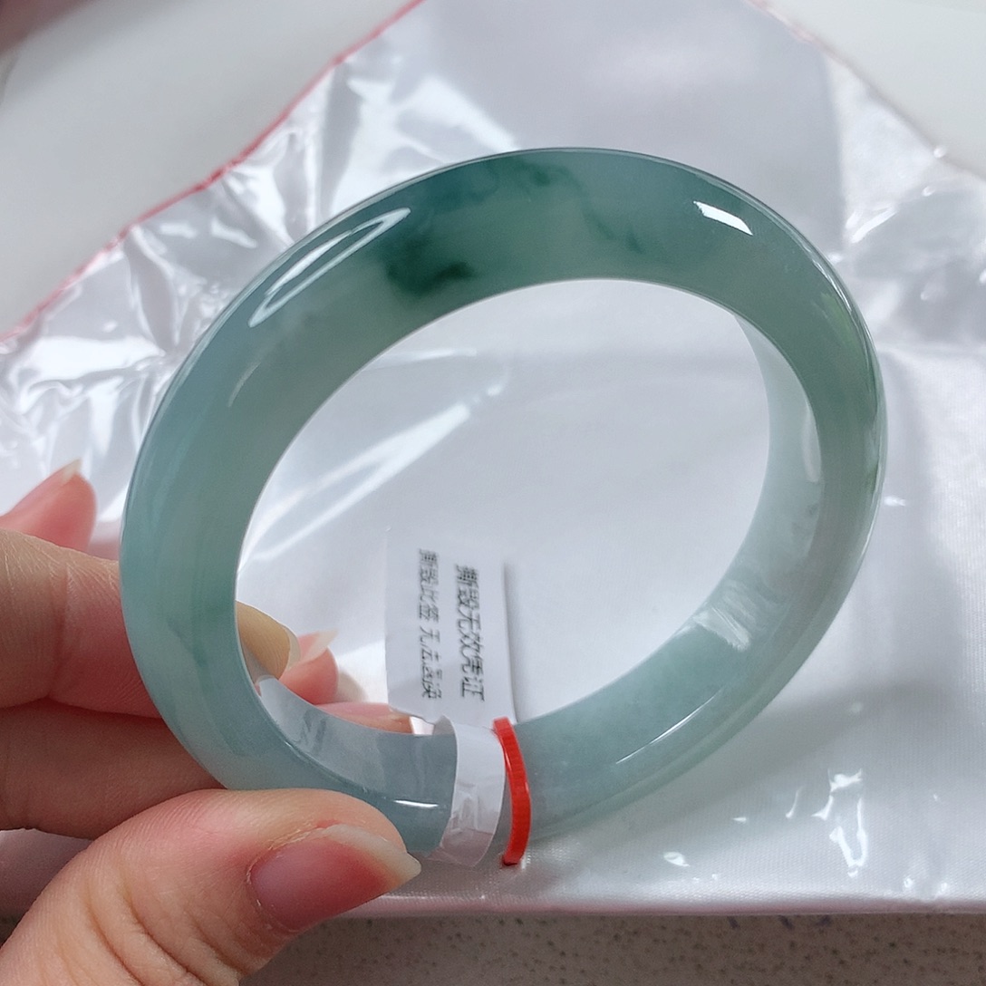 翡翠手镯未镶嵌①③⑧