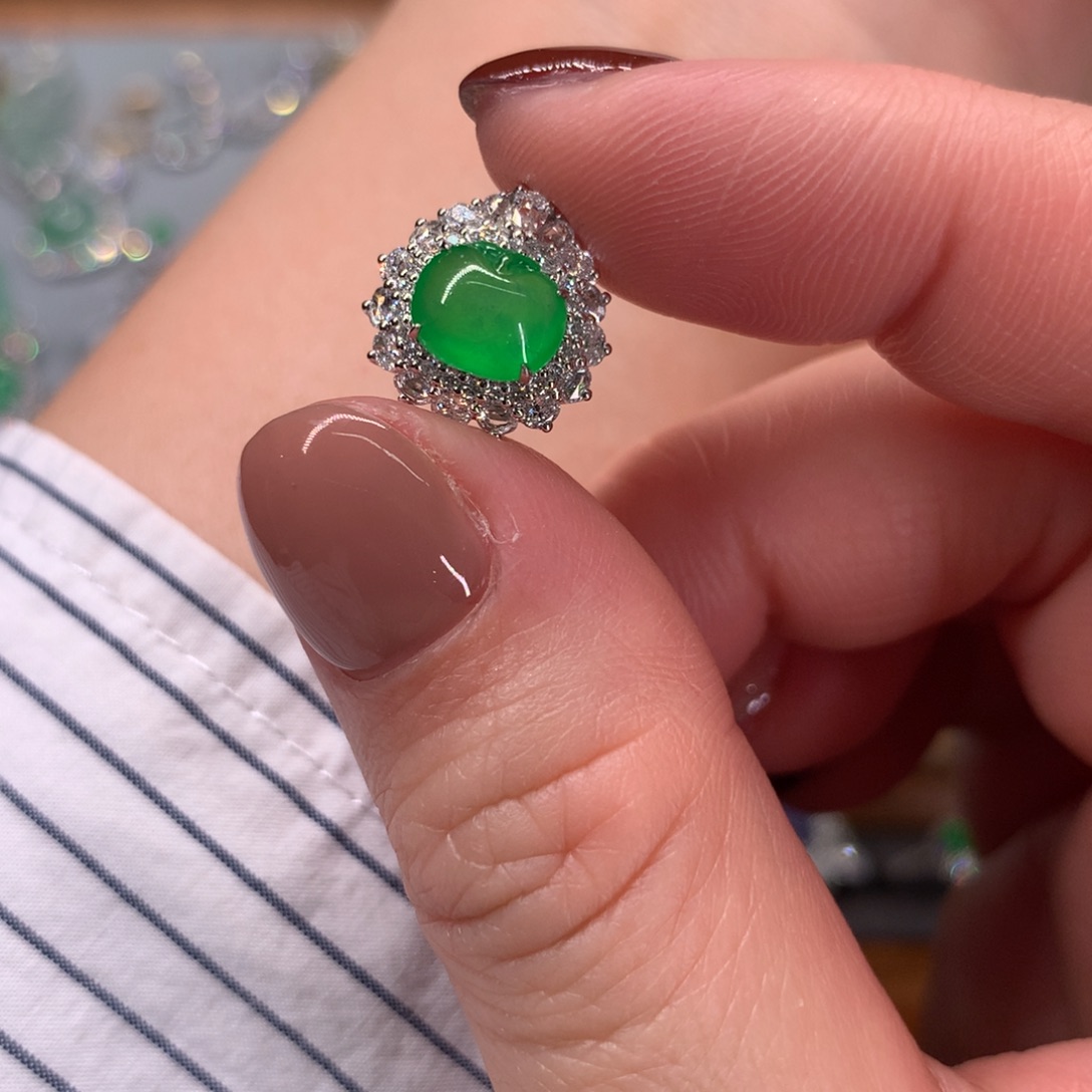 爱***k翡翠18K金镶嵌颈饰吊坠