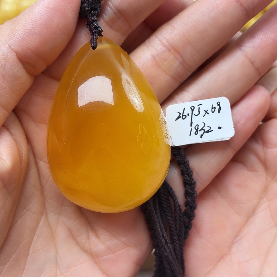 执***手蜜蜡未镶嵌裸石蜜蜡