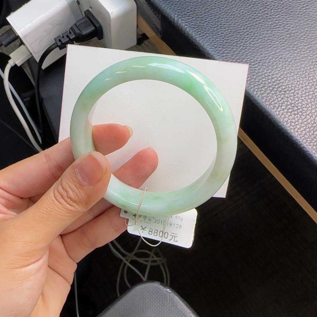 翡翠手镯未镶嵌57细糯化飘绿