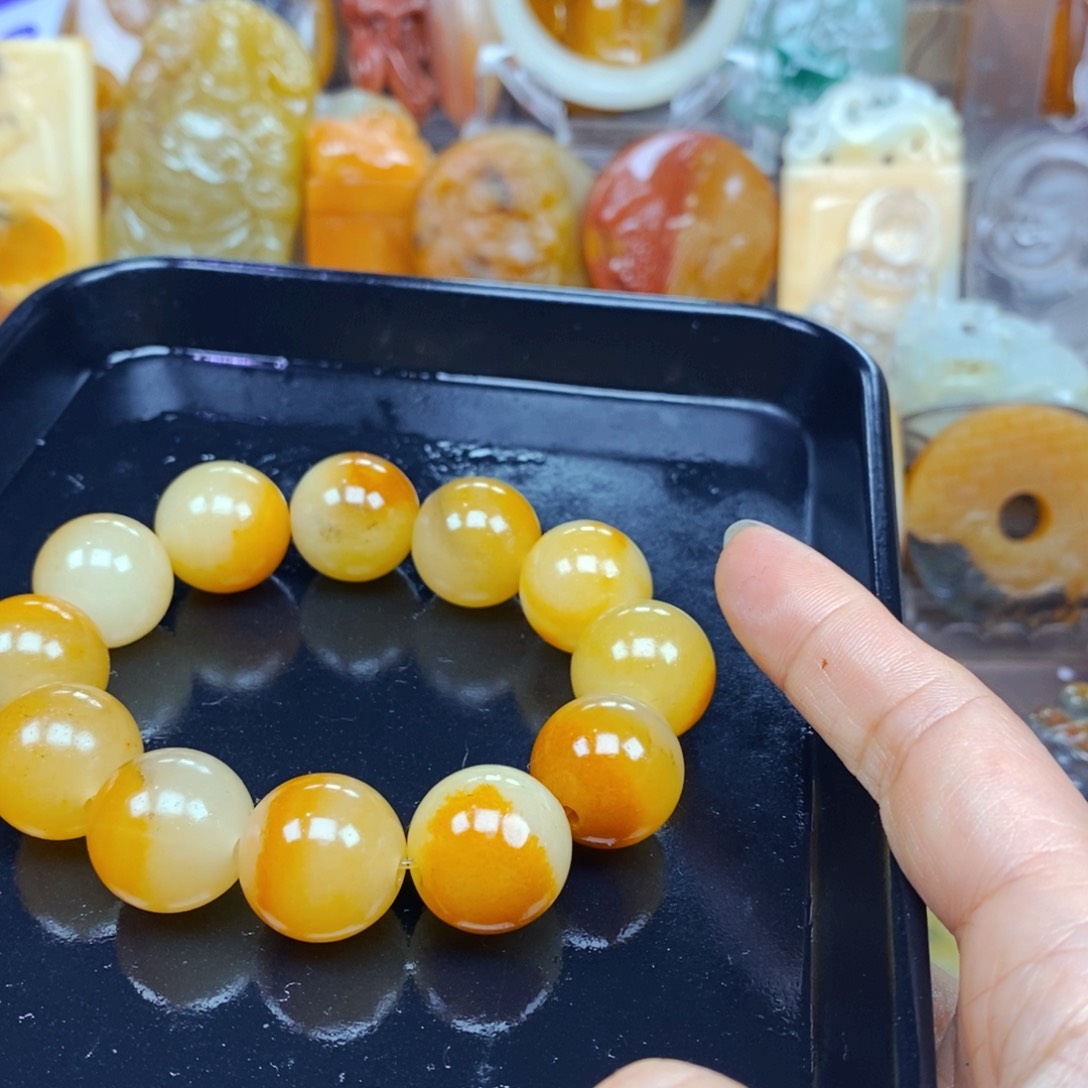 石英质玉（黄龙玉）未镶嵌颈饰