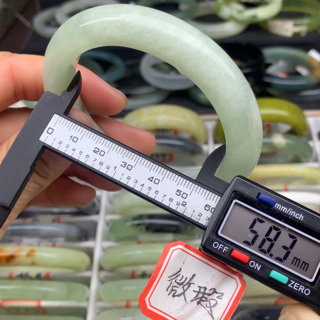蛇纹石玉未镶嵌手镯928