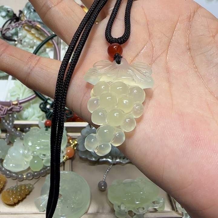 蛇纹石玉吊坠未镶嵌