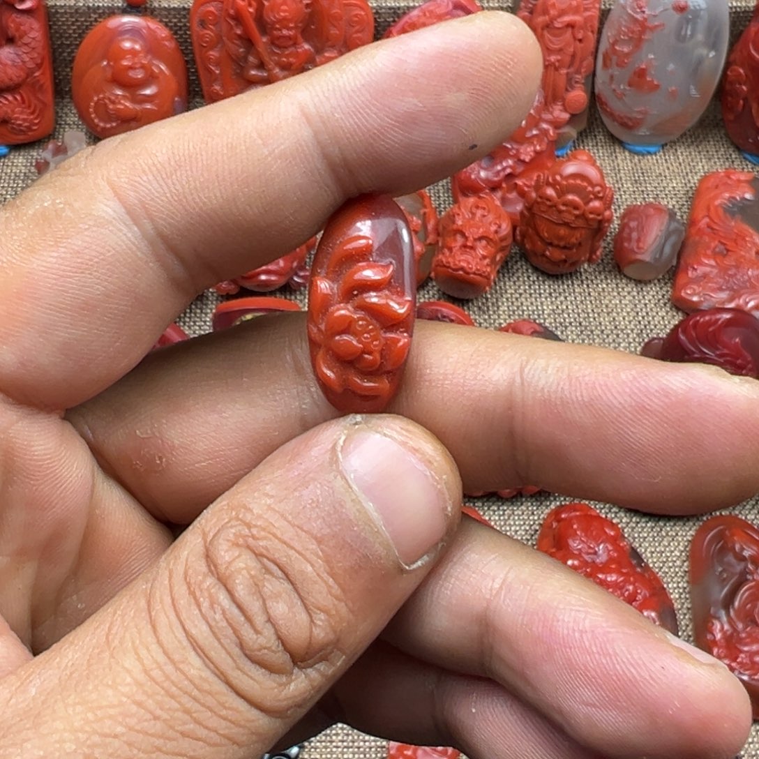 南红玛瑙吊坠未镶嵌