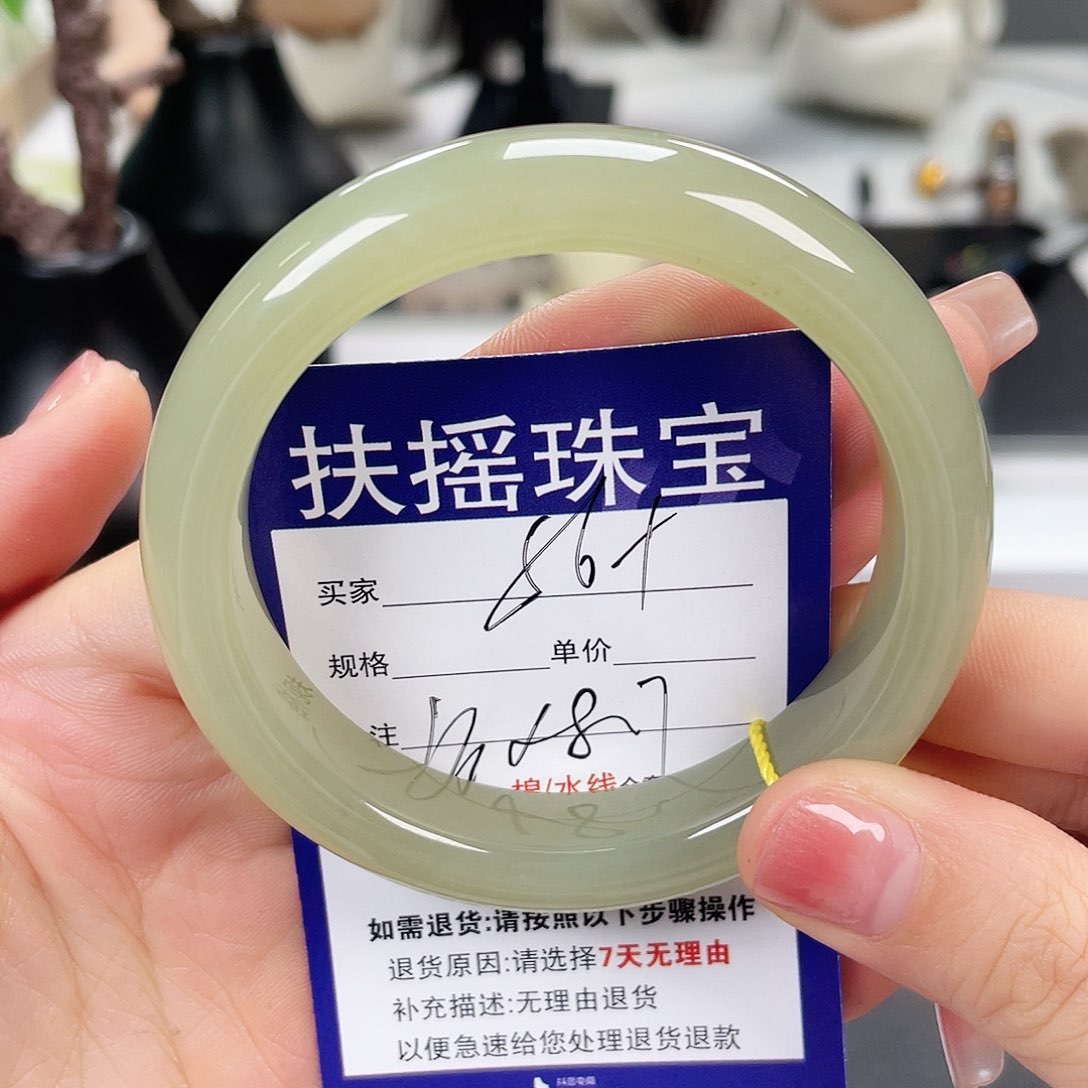 和田玉手镯未镶嵌