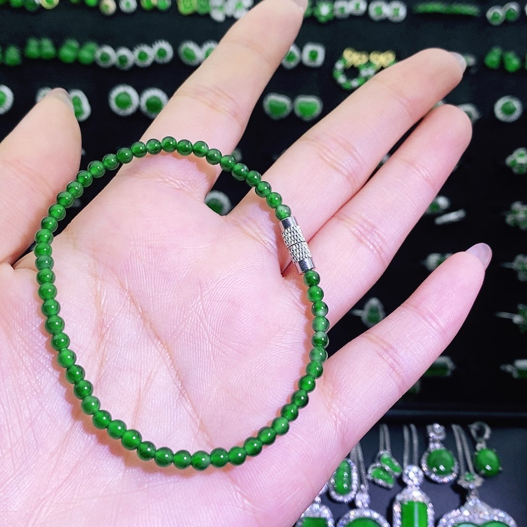 翡翠未镶嵌手链多样性