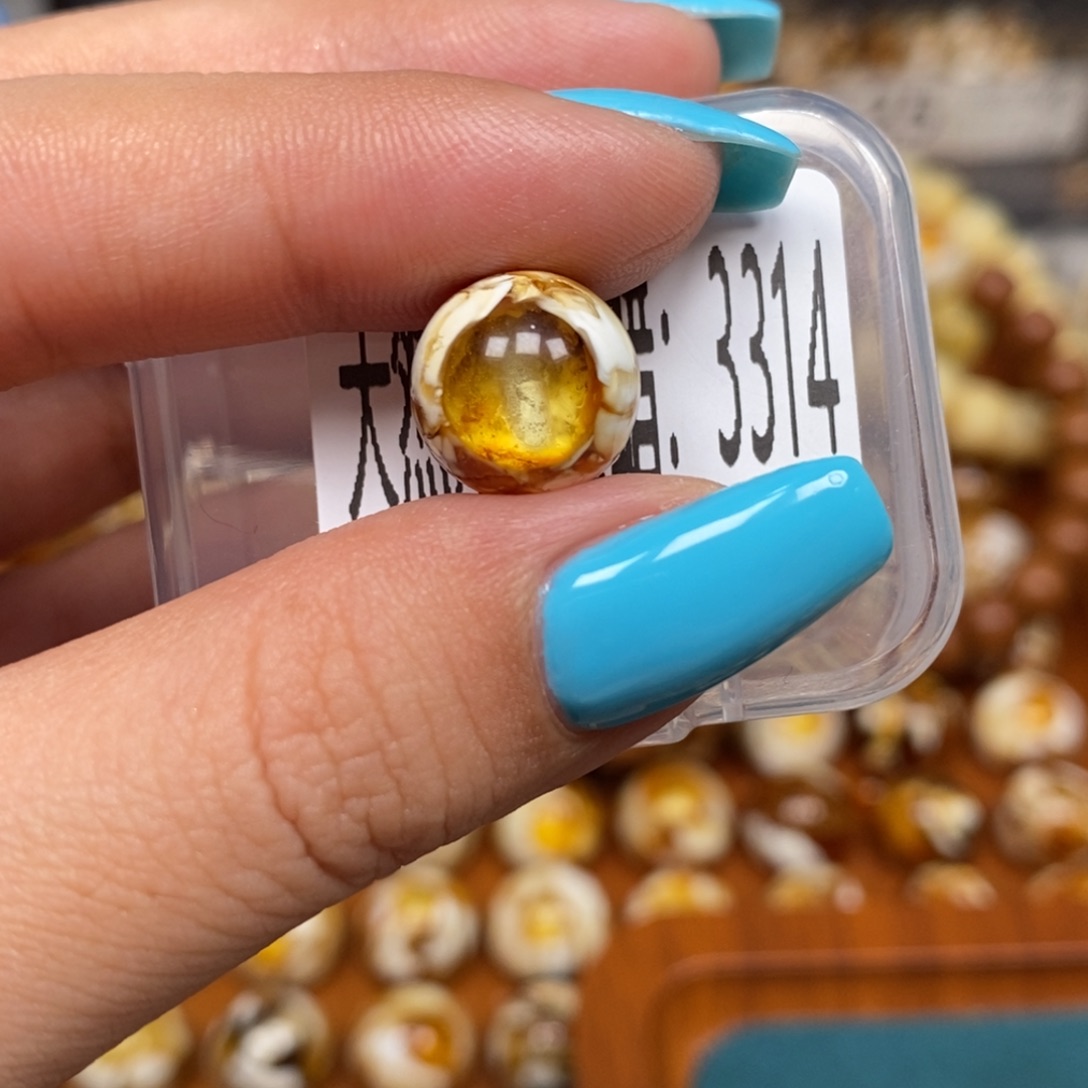 蜜蜡未镶嵌珠宝奇石3314