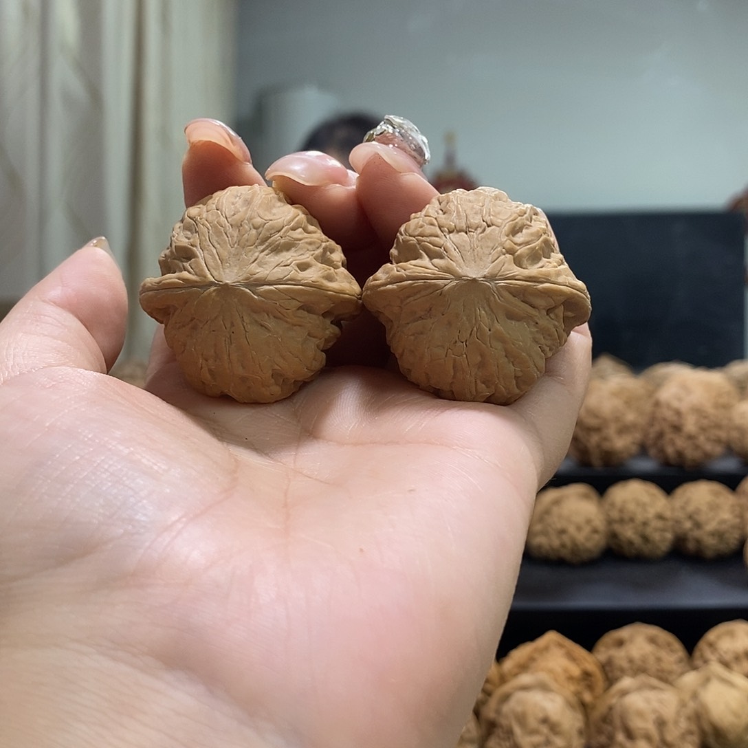 把件文玩核桃37铁锤有黄点