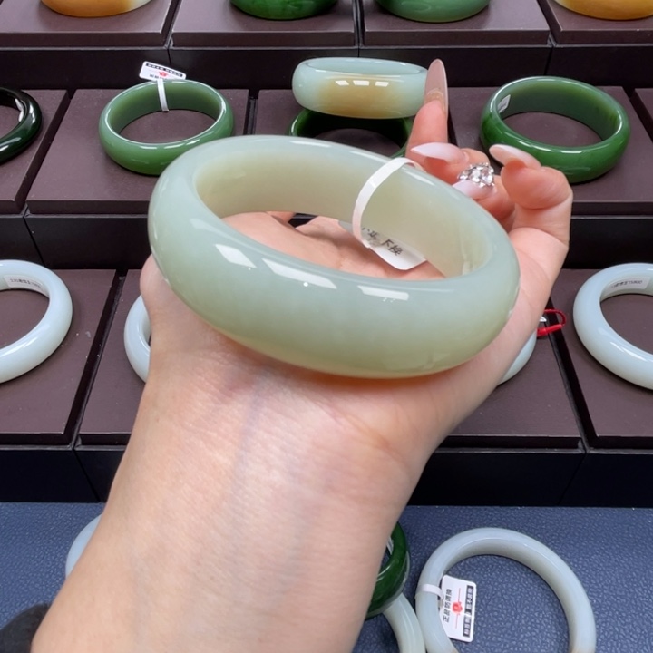 和田玉未镶嵌手镯