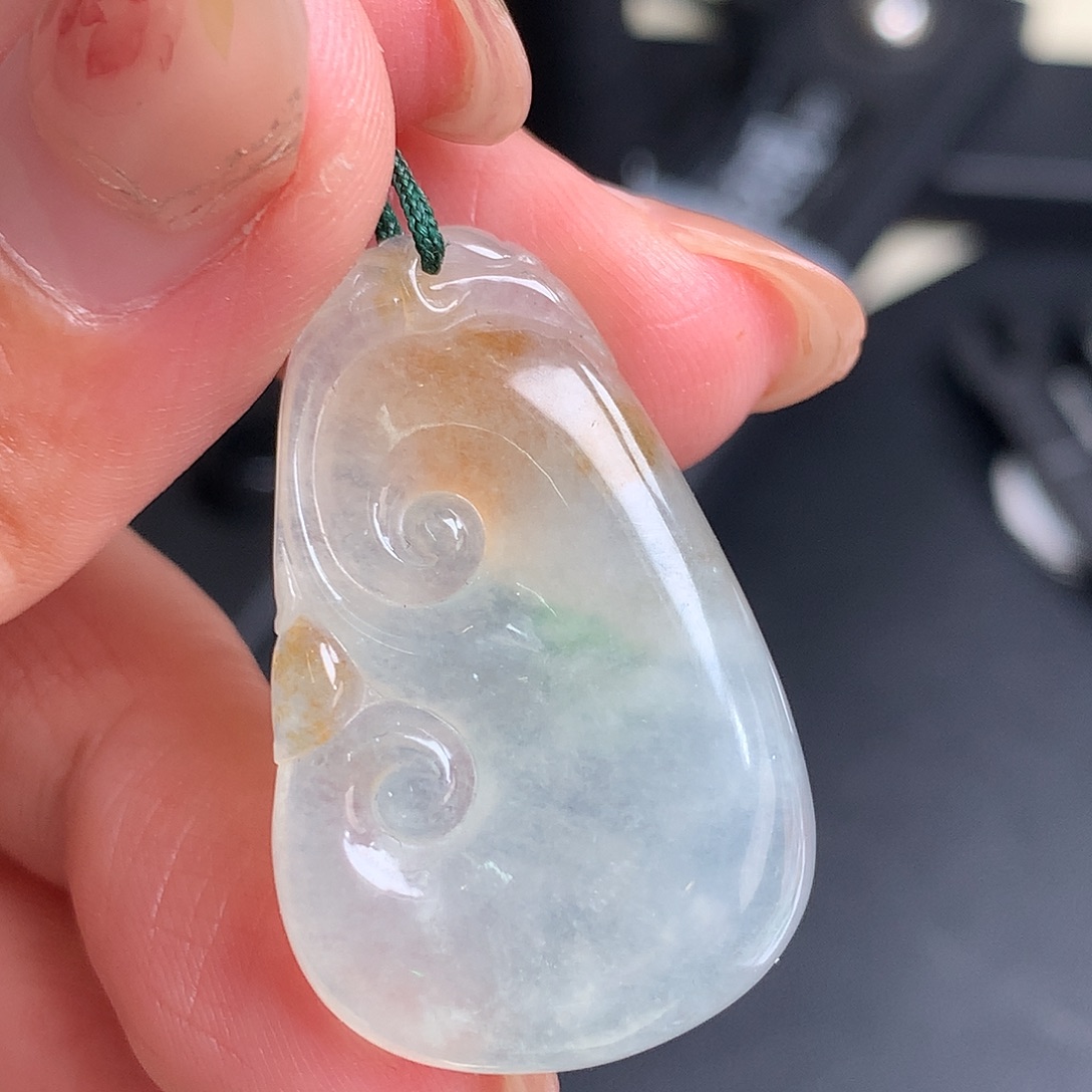 翡翠未镶嵌颈饰如意