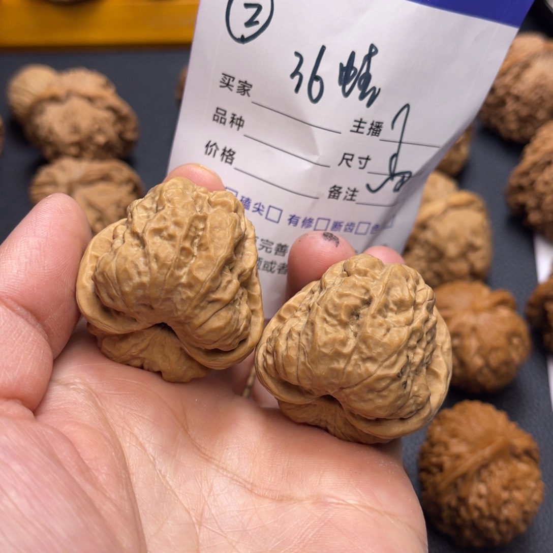 桃核把件36全品蛙。  孟