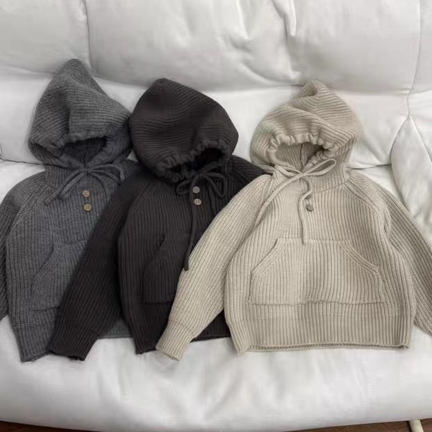 中性款两粒扣连帽毛衣