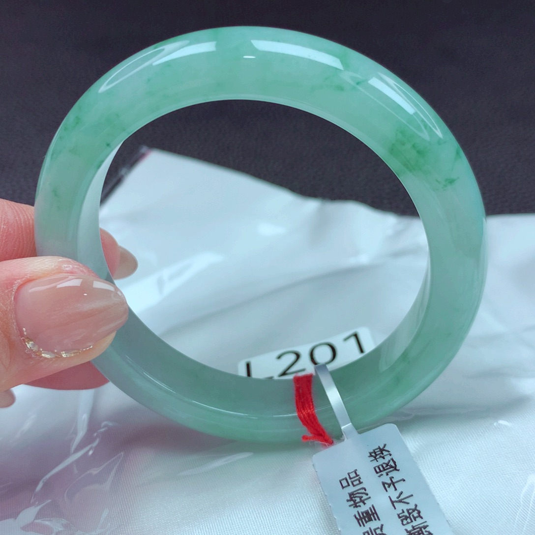 翡翠手镯未镶嵌手镯88