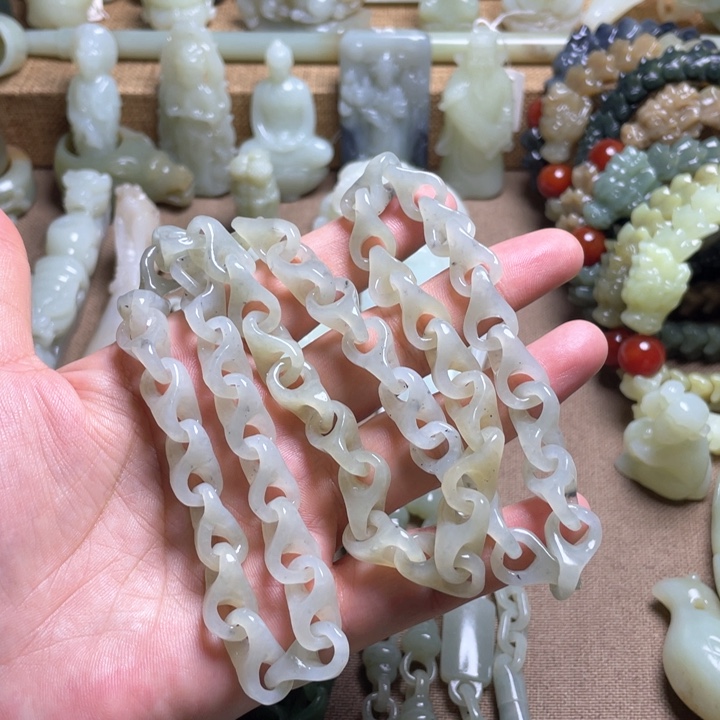 颈饰未镶嵌和田玉大**雷