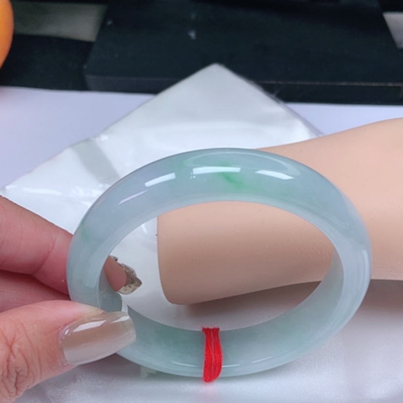 【闪购商品】翡翠手镯未镶嵌阿****。，