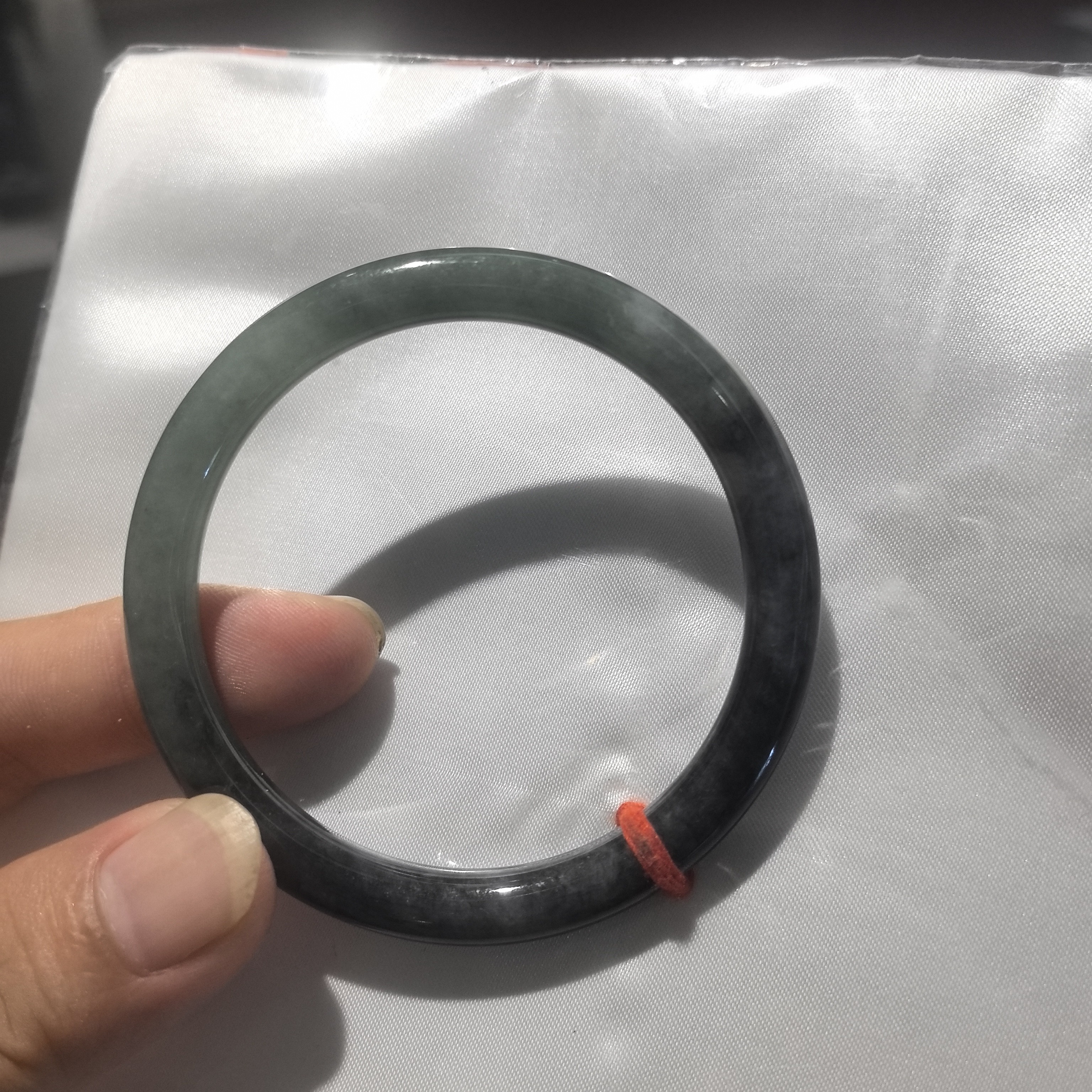 缅甸翡翠a货手镯。