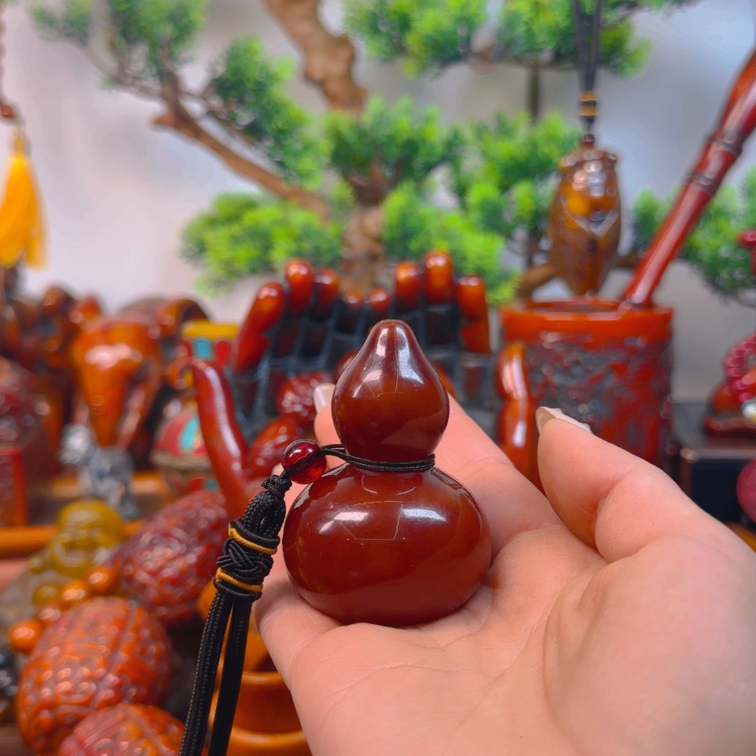 琥珀裸石未镶嵌葫芦