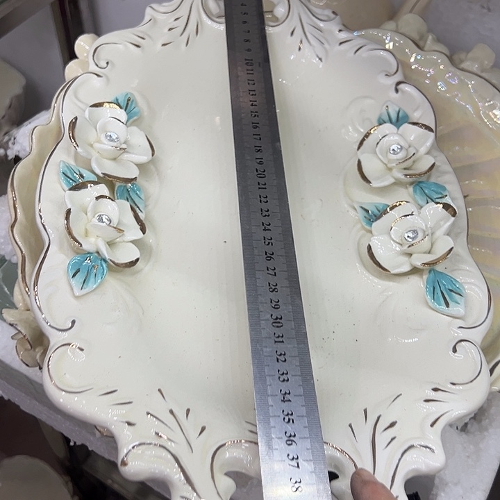 瓷片瑕。。。。。。。。。。。。。。。