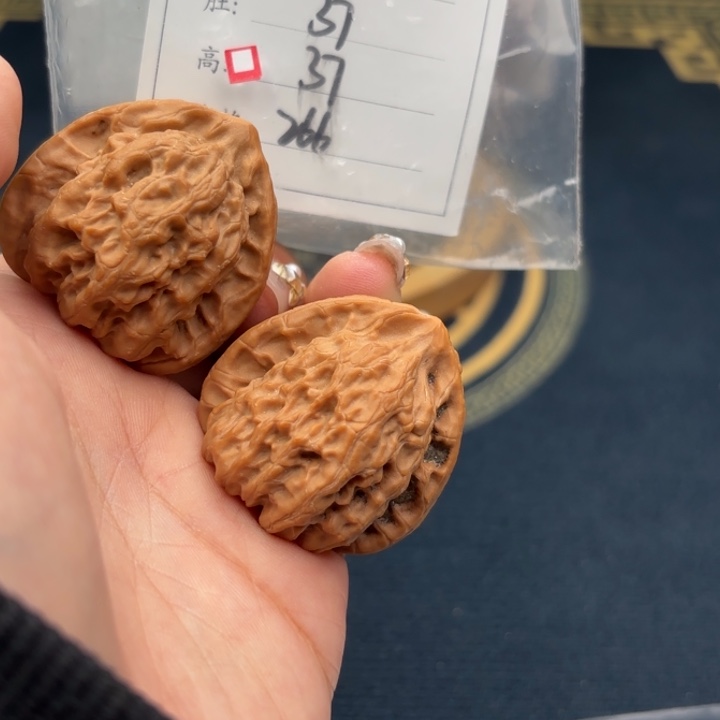 文玩核桃把件梨木台修122