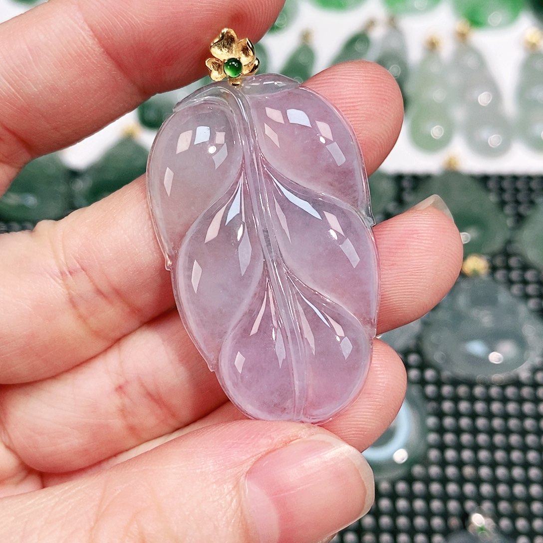 翡翠18K金镶嵌颈饰吊坠